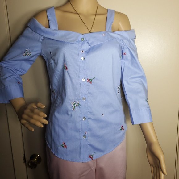 Romeo & Juliet Couture Blue & White Embroidered Cold Shoulder Blouse  Size S NWT - Picture 6 of 6